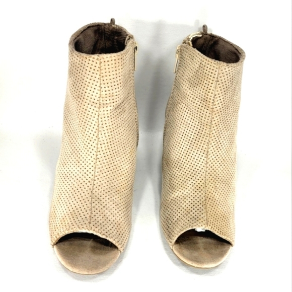 Old Navy Taupe, Perforated, Western Style, Peep Toe Stacked Heel Bootie. WMS 7M - Picture 5 of 12